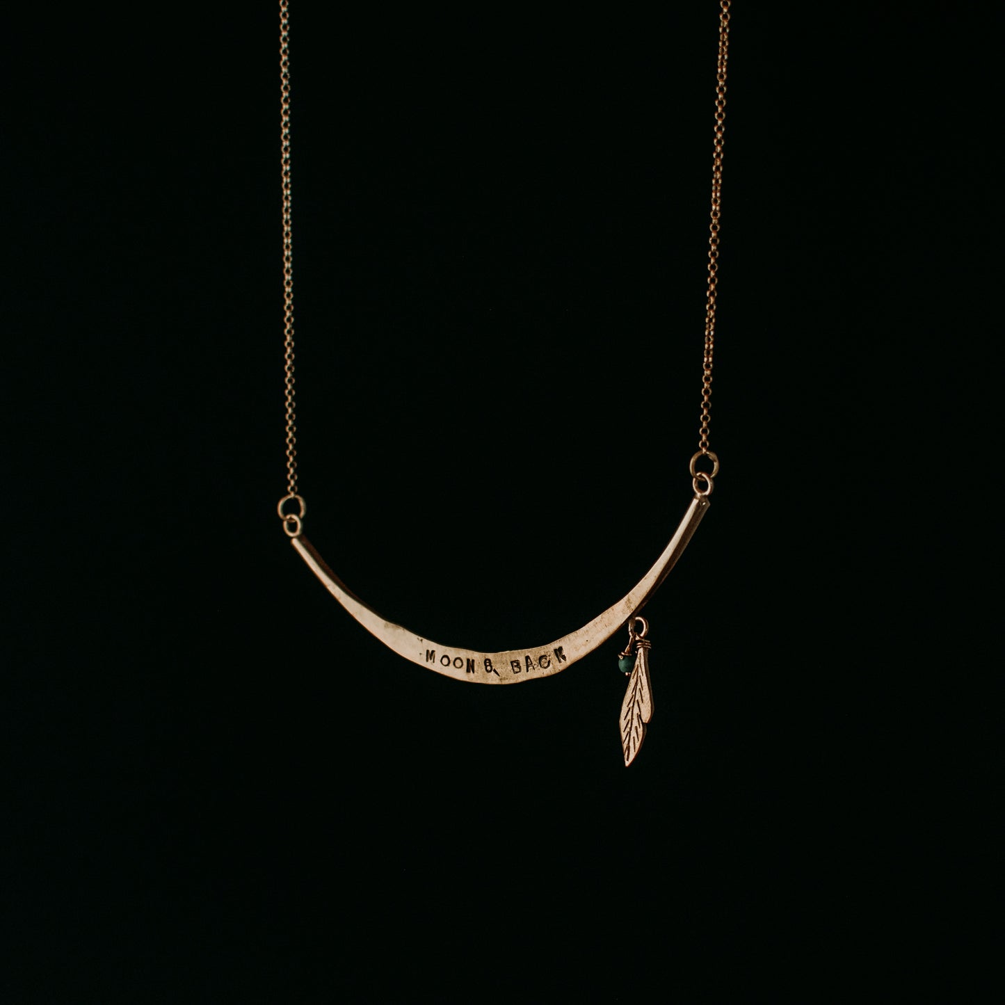 Moon & Back Necklace Gold